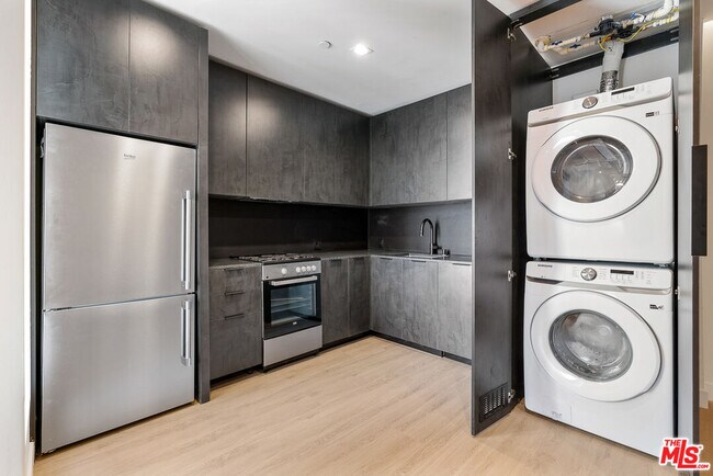 Foto del edificio - 3688 Overland Ave