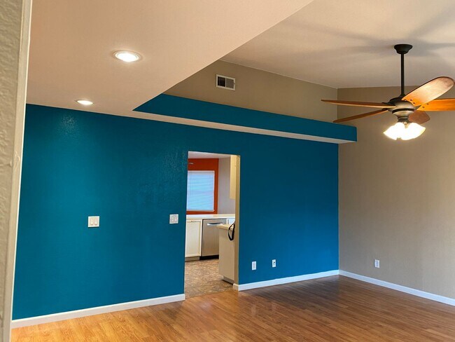 Foto del edificio - 2911 Twin Creeks Ln