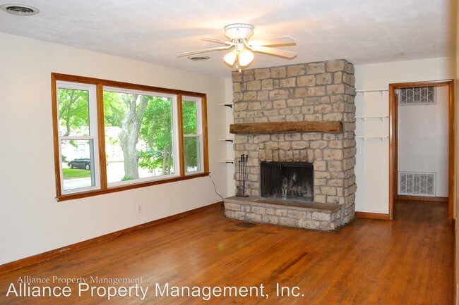 Building Photo - 4 br, 1 bath Apartment - 1509 Jarvis Dr.