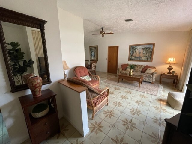 Foto del edificio - 629 Madrid Ave