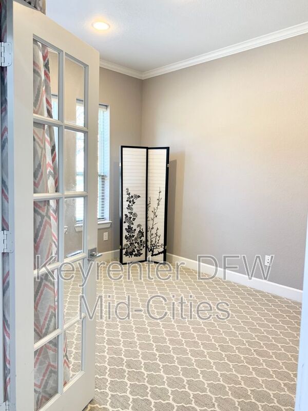 Building Photo - 6726 DeLeon St