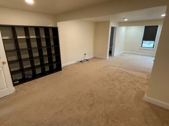 Building Photo - 38 Morris St