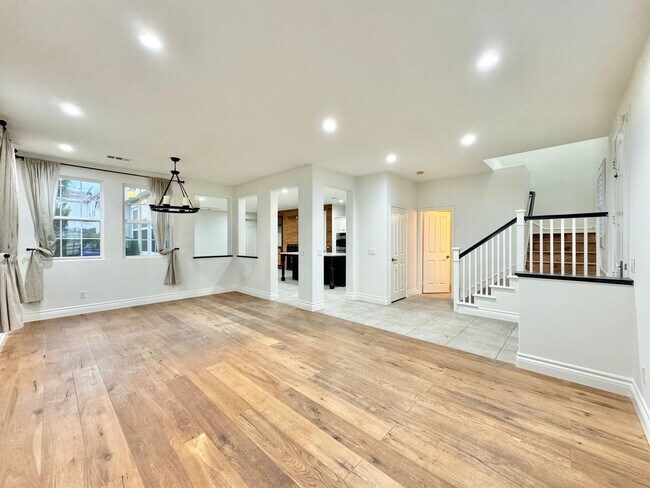 Foto del edificio - Beautiful 4Bd/2.5Ba Home With A 2 Car Garage!