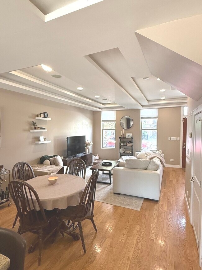 Foto del edificio - 2153 N Richmond St