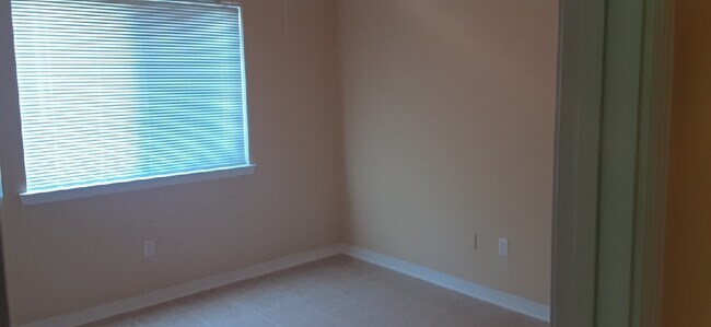 Foto del edificio - 10495 Sharp Blvd