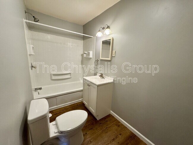 Foto del edificio - 246 Broadway St