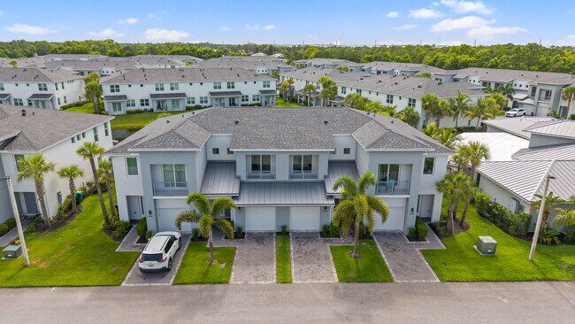 Foto del edificio - Torino Lakes Rental Townhomes