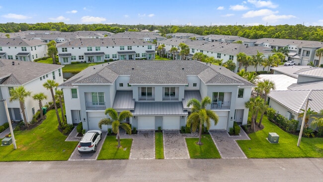 Building Photo - Torino Lakes Townhomes