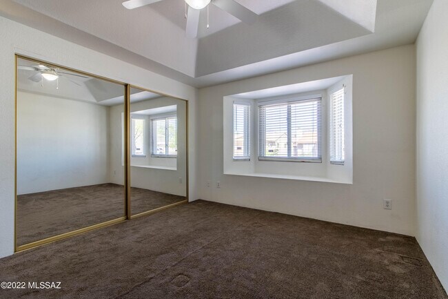 Building Photo - 5961 N Edenbrook Ln