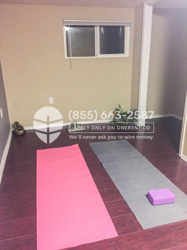 Building Photo - 7542 21st Ave SW