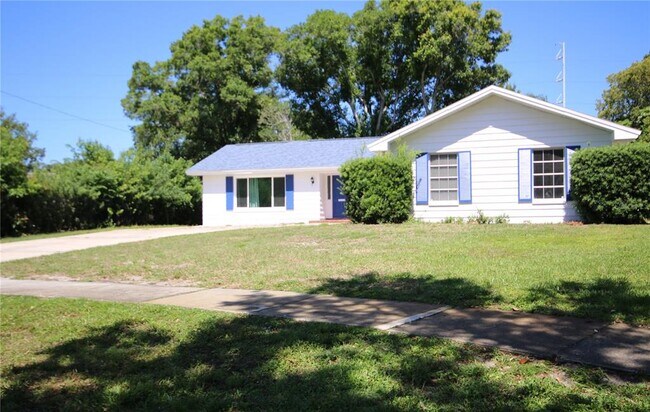 Foto del edificio - 2214 Glenmoor Rd N