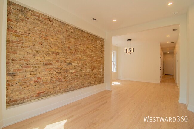 Building Photo - 3720 N Racine Ave