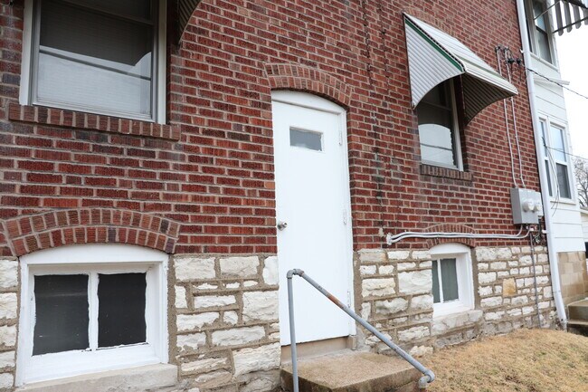 side entry door - 5352 Itaska St