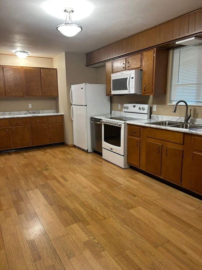 Foto del edificio - 3 Bedroom, 2 bath in the quiet Woodcliff Acres community