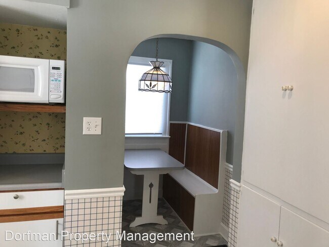 Building Photo - 2 br, 1 bath House - 302 N KENYON ST