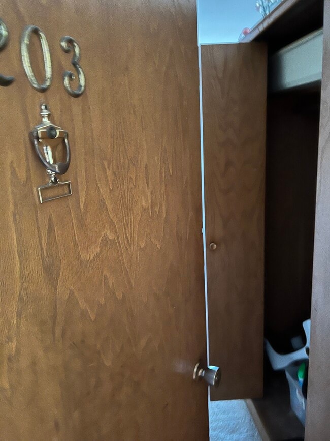 Building Photo - 529 17th Ave N