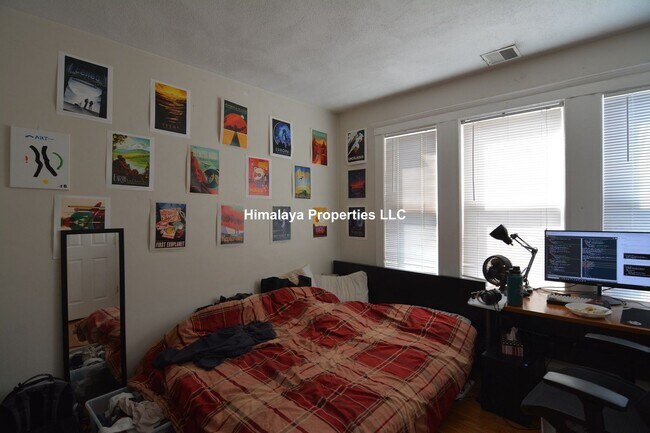 Building Photo - 220 Calumet St