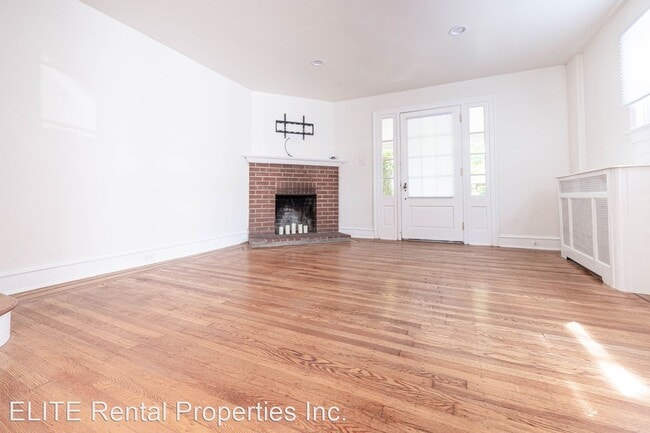 Building Photo - 3 br, 1.5 bath House - 358 E. Spring Avenue