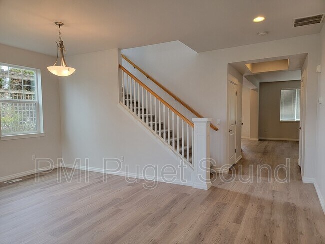 Building Photo - 576 Mount Baker Pl NE