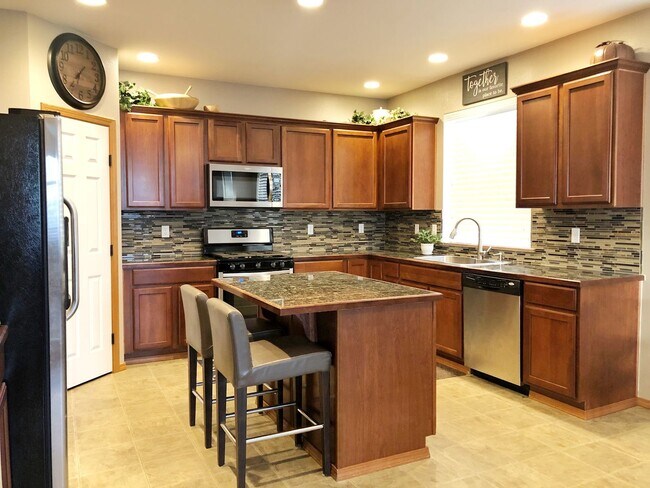 Building Photo - Beautiful home on corner lot!