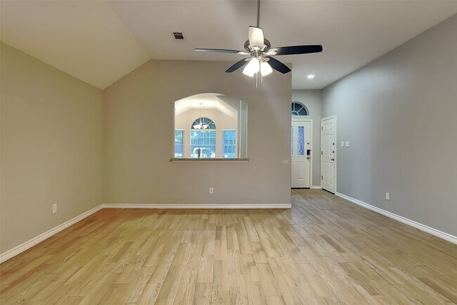 Foto del edificio - 3344 Zubin Ln