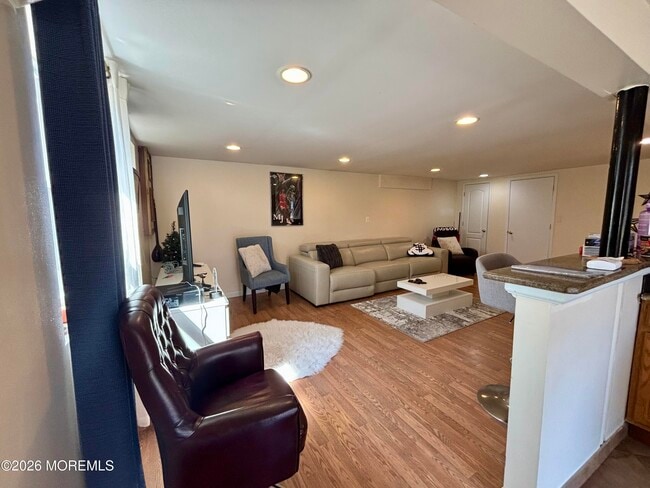 Building Photo - 32 Whitney Dr