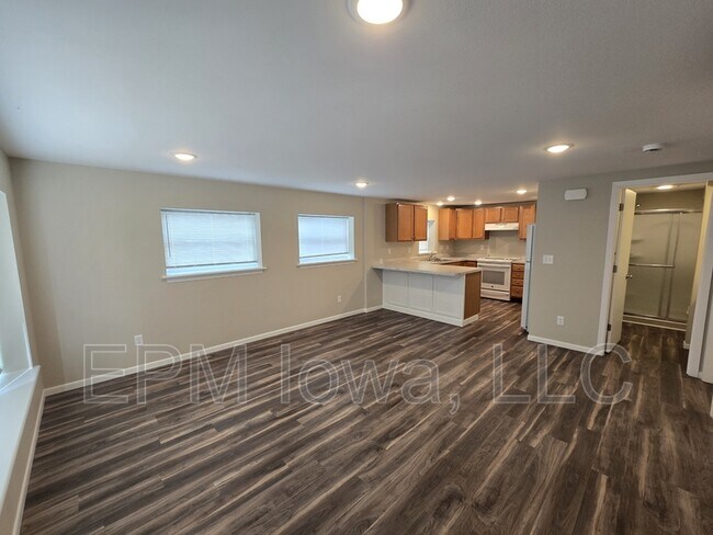 Building Photo - 308 1/2 12th Avenue