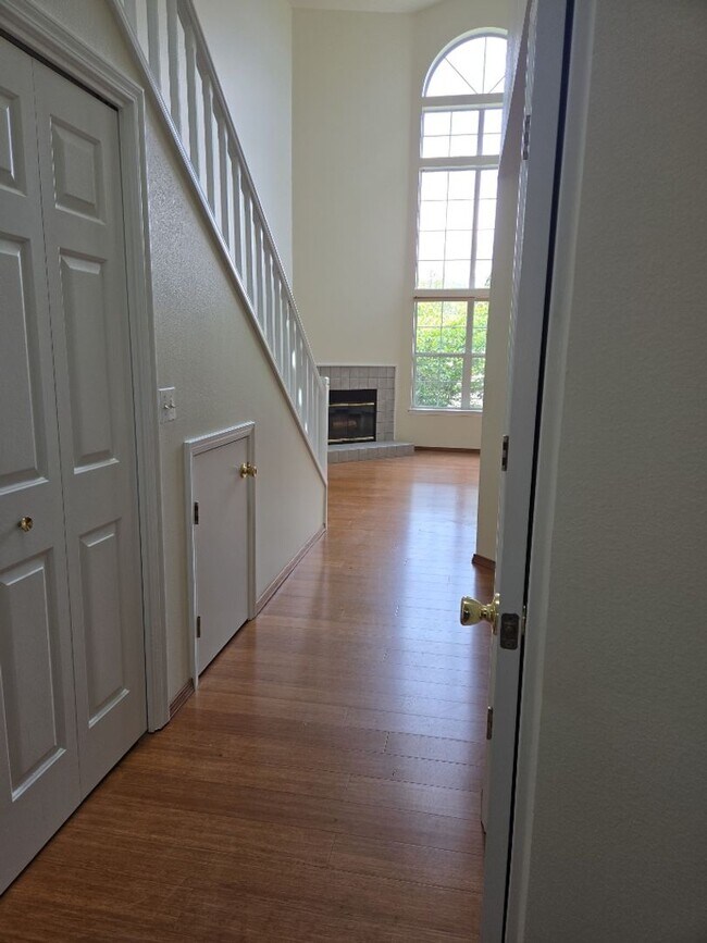 Foto del edificio - Charming 3-Bedroom, 2-Bath Townhouse for Rent in Ashland!