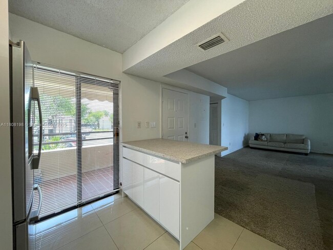 Foto del edificio - 20105 NE 3rd Ct