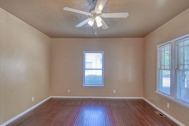 Building Photo - 464 College Ave