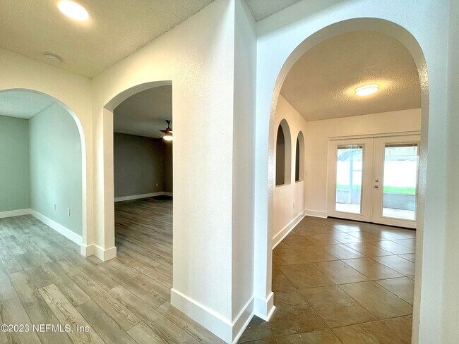 Foto del edificio - 7426 Lawn Tennis Ln