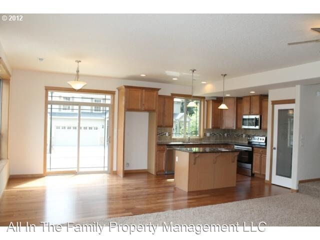 Building Photo - 4 br, 2.5 bath House - 14470 SE Marci Way