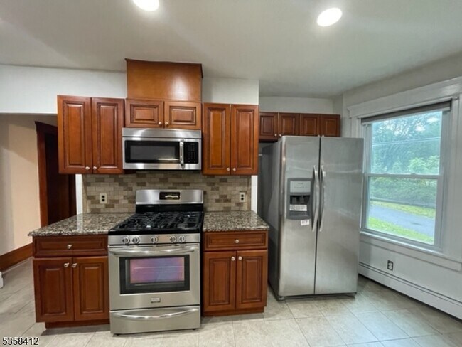 Foto del edificio - 587 Wyckoff Ave