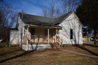 Building Photo - 2055 N Weller Ave
