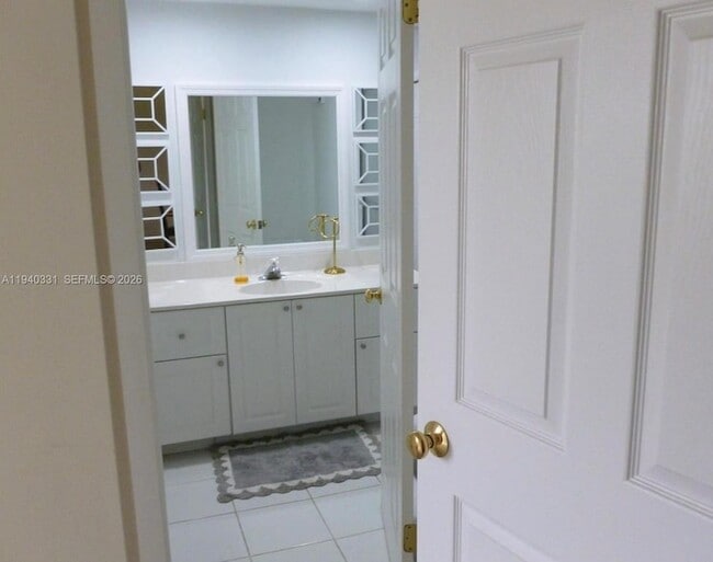 Foto del edificio - 16300 Golf Club Rd