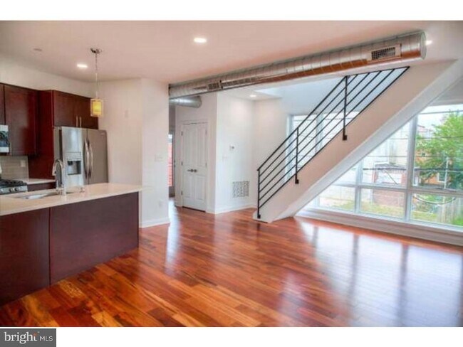 Foto del edificio - 320 Cecil B. Moore Ave