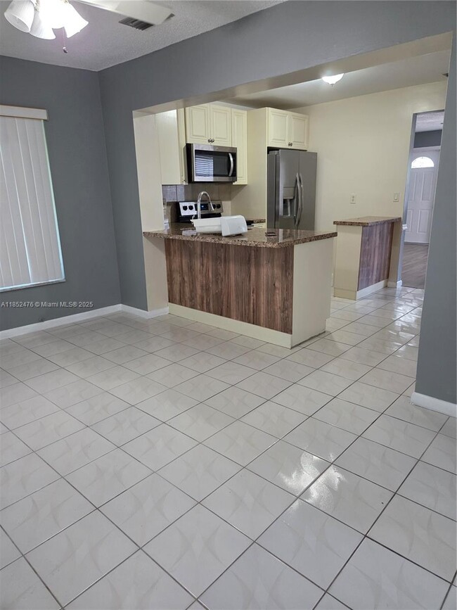Building Photo - 1040 NW 73rd Terrace