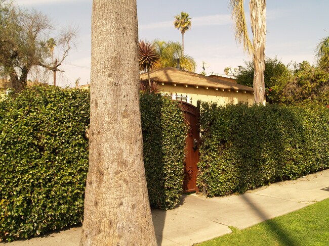 Foto del edificio - 1527 Meadowbrook Ave