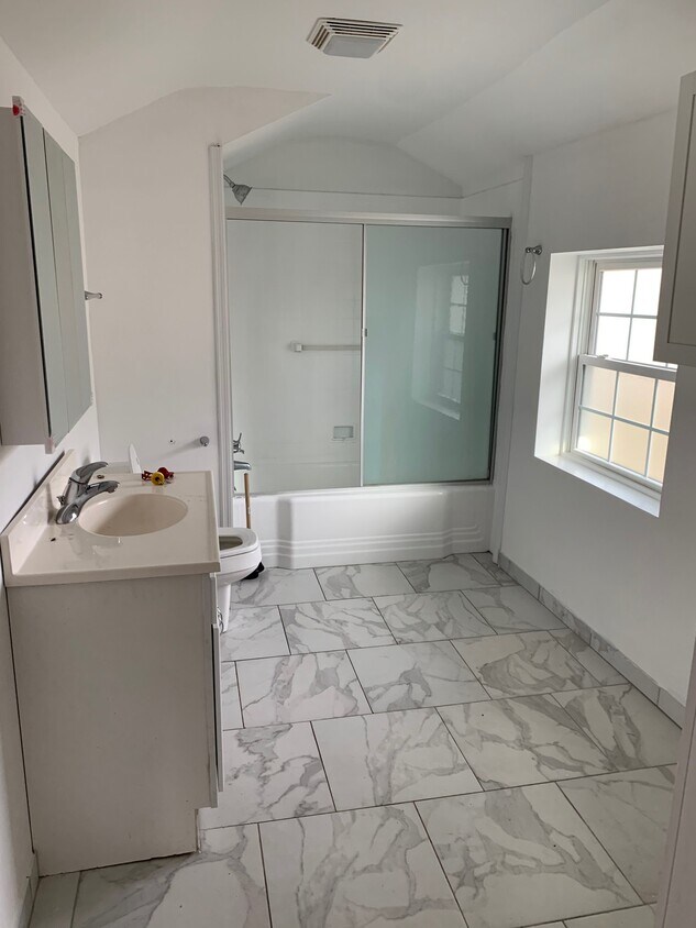 bathroom 2 - 2027 Green Ridge St