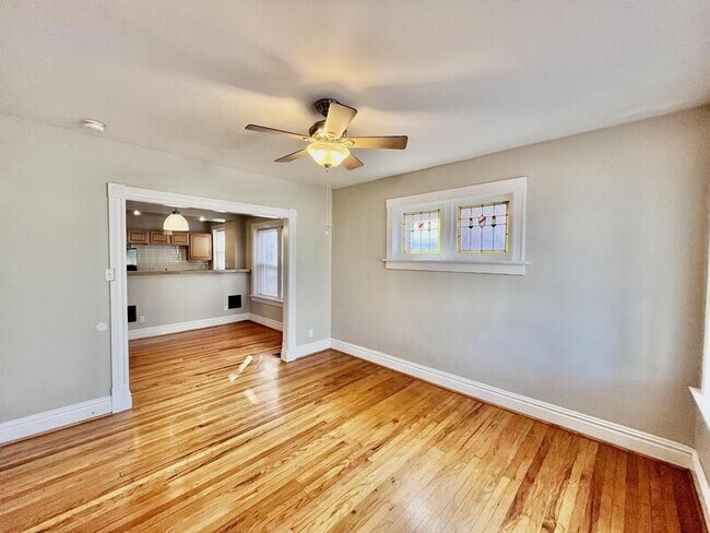 Building Photo - 1533 McCausland Ave