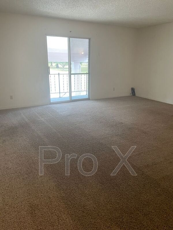 Primary Photo - 2027-2037 S River St