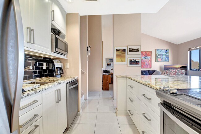 Foto del edificio - 755 Dotterel Rd