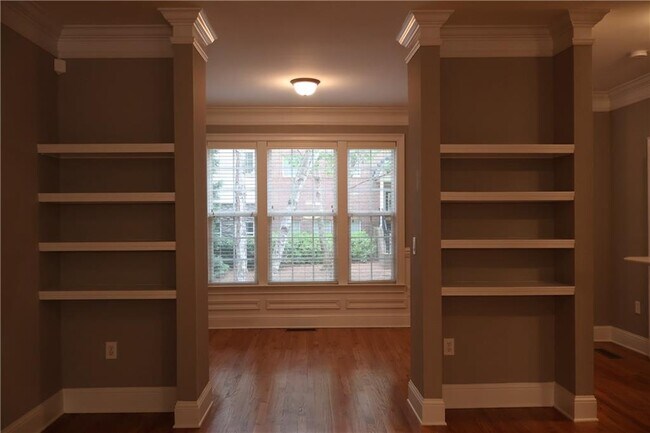 Foto del edificio - 3649 Ashford Creek Pl NE