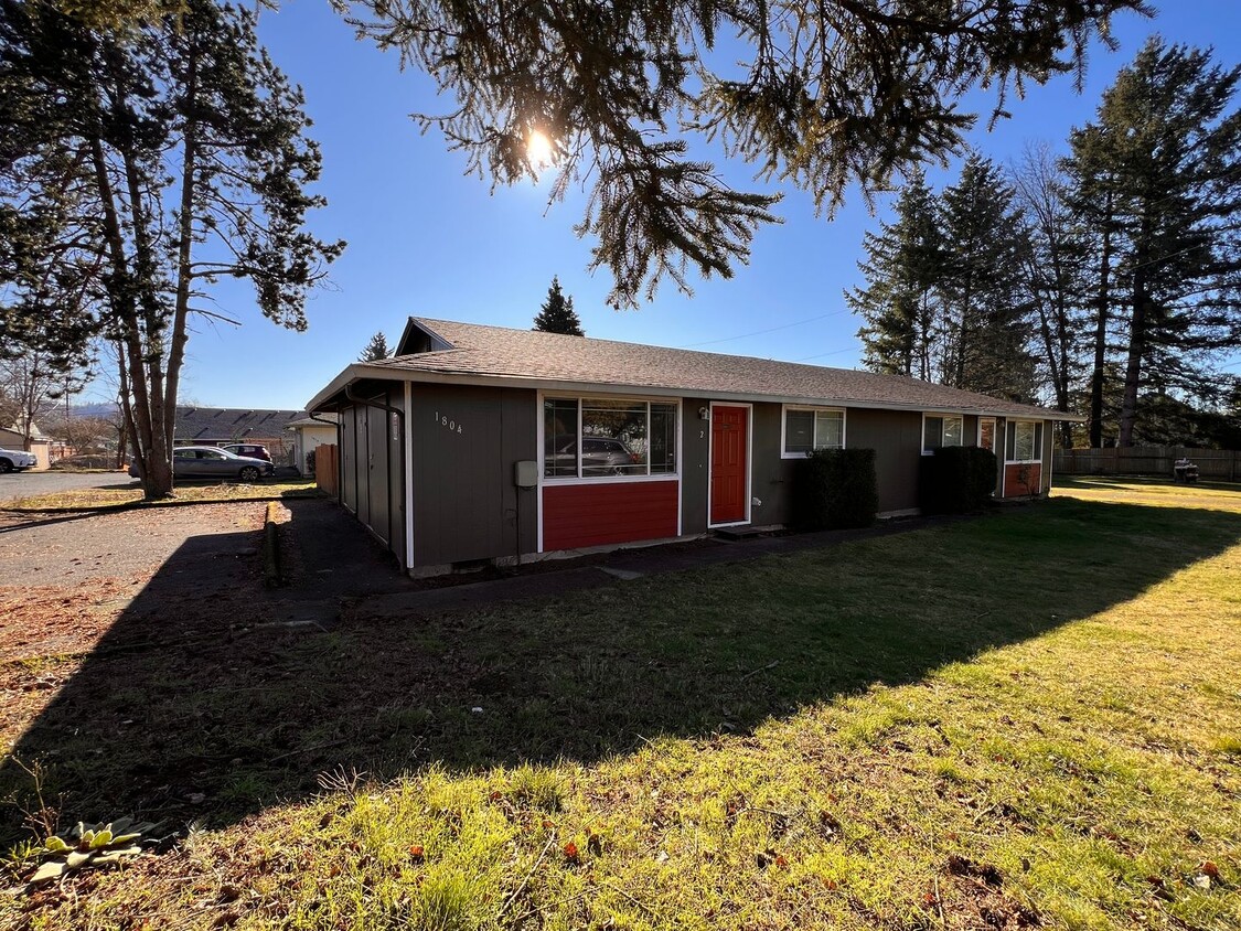 Foto principal - Quaint Washougal 2 Bedroom Duplex