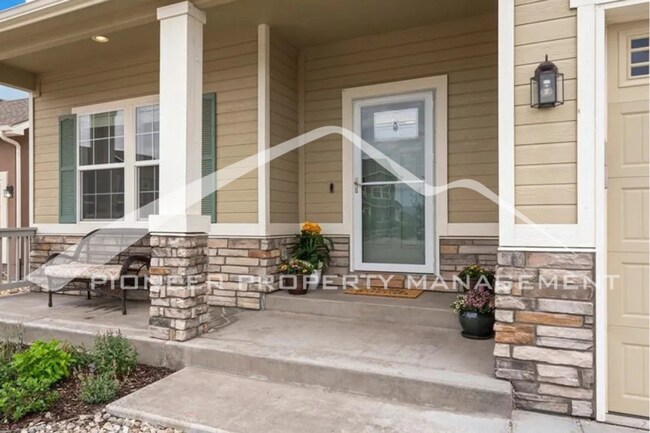 Building Photo - Spacious & Stylish Living in Desirable Dis...