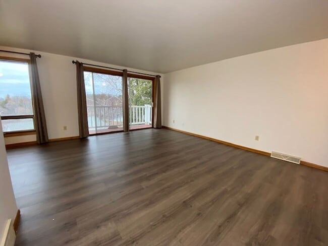 Building Photo - 3037 Humboldt Rd