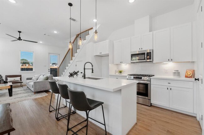 Building Photo - 5634 Azores Ln