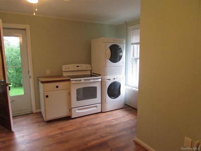 Building Photo - 361 NY-376