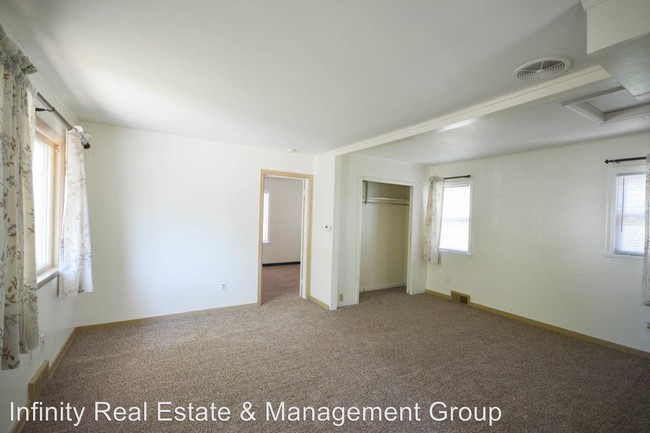 Building Photo - 1 br, 1 bath House - 10 13th Ave NE