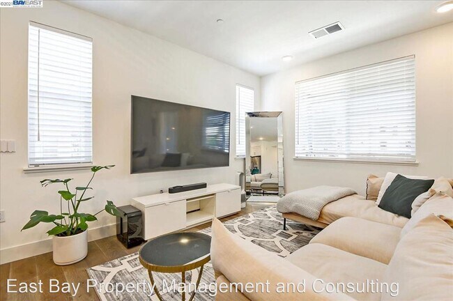 Foto del edificio - 4 br, 3.5 bath House - 399 Rhythm Lane